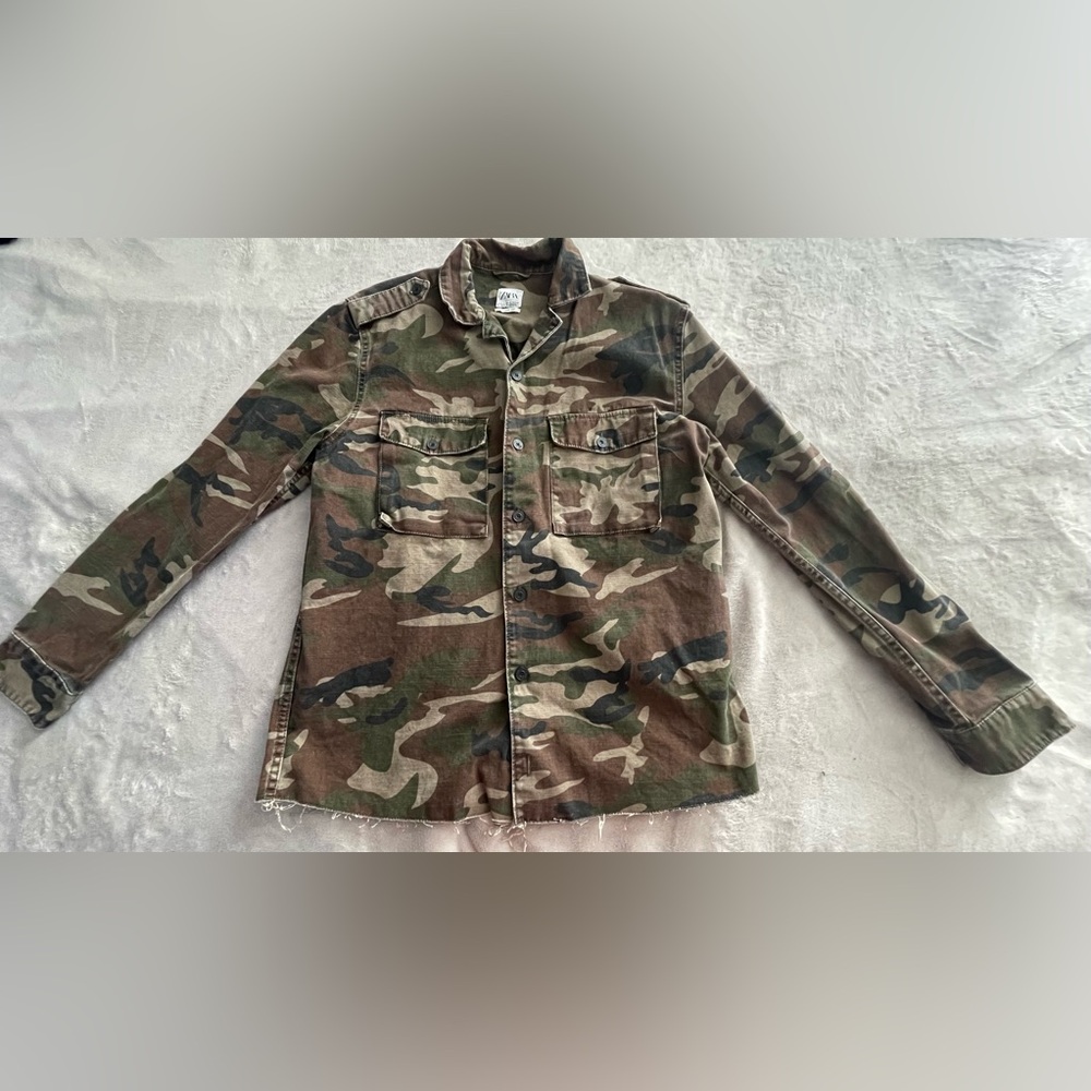 Zara short-sleeved camouflage shirt size M.